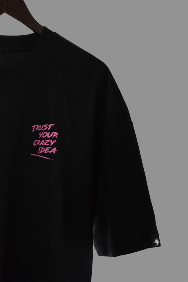 Oversized μαύρη μπλούζα DRYLAKE με ροζ στάμπα Trust Your Crazy Idea