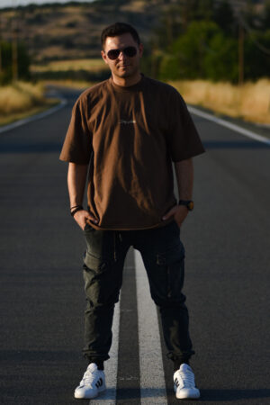 Oversized unisex καφέ μπλούζα με λογότυπο "Dry Lake"