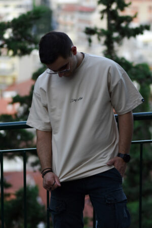 Oversized μπεζ μπλούζα DRYLAKE με μαύρη στάμπα στο στήθος